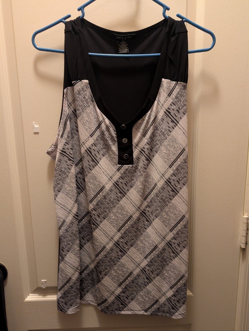 Sleeveless Black & Gray Patterned Women's Tank Top